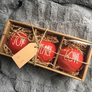 ✨SALE✨🆕Rae Dunn Holiday Red Ornament Set (3)❤️🌲